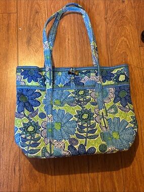 Vera Bradley doodle daisy Blue Green Floral Quilted Tote
